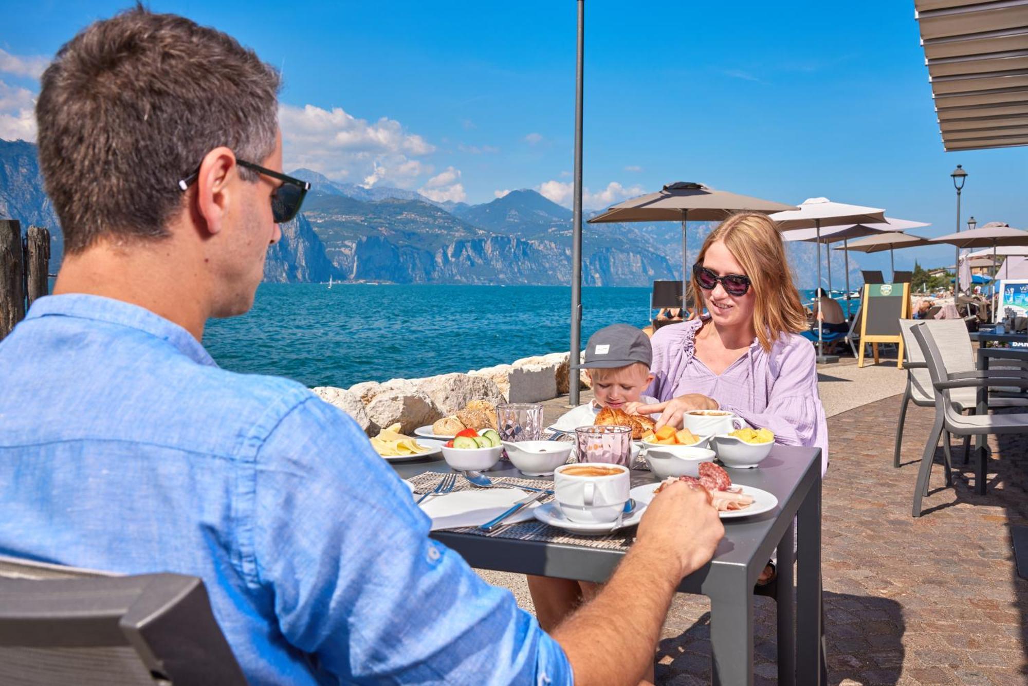 Lake Front Hotel Brenzone 外观 照片
