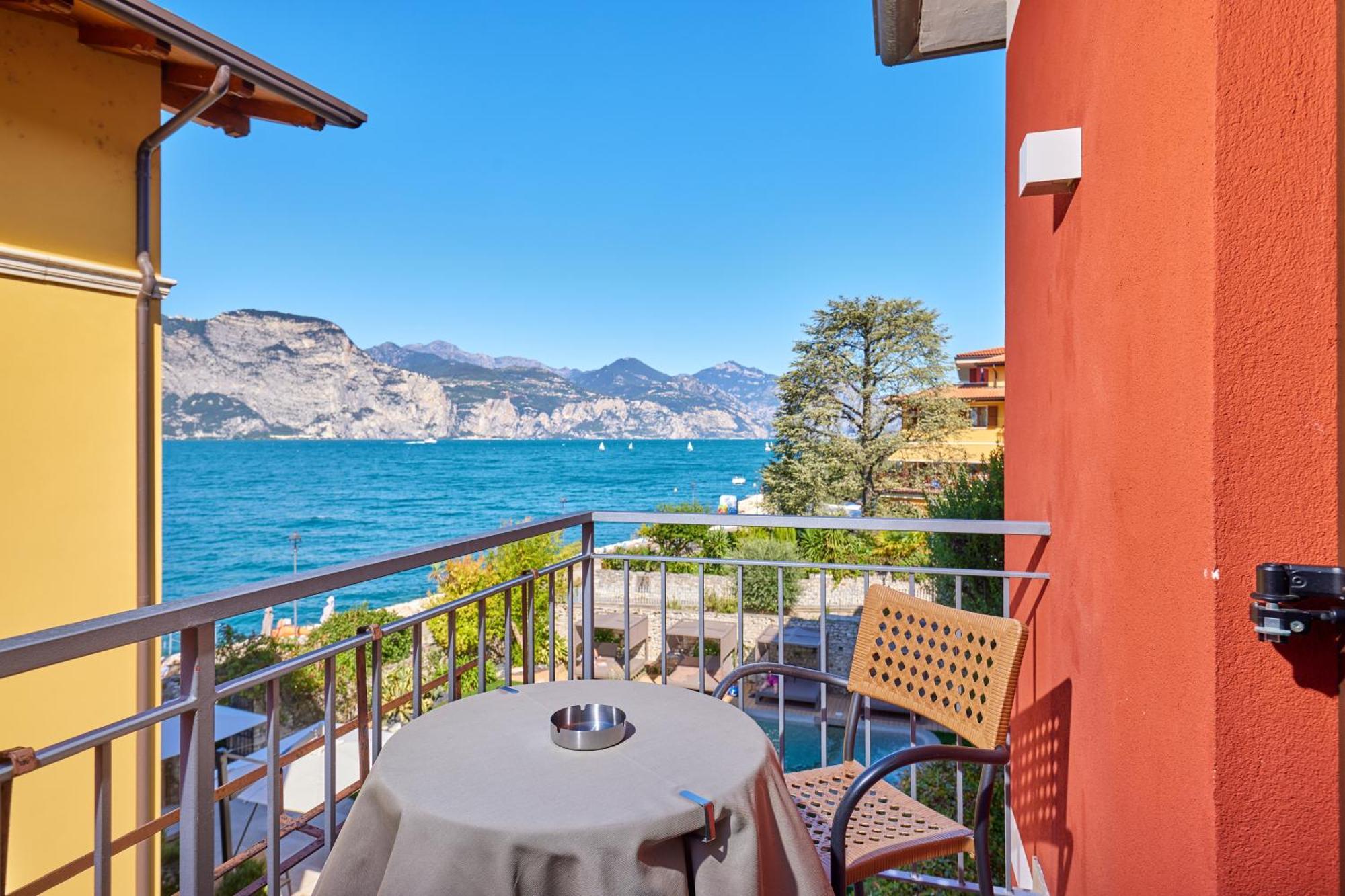 Lake Front Hotel Brenzone 外观 照片